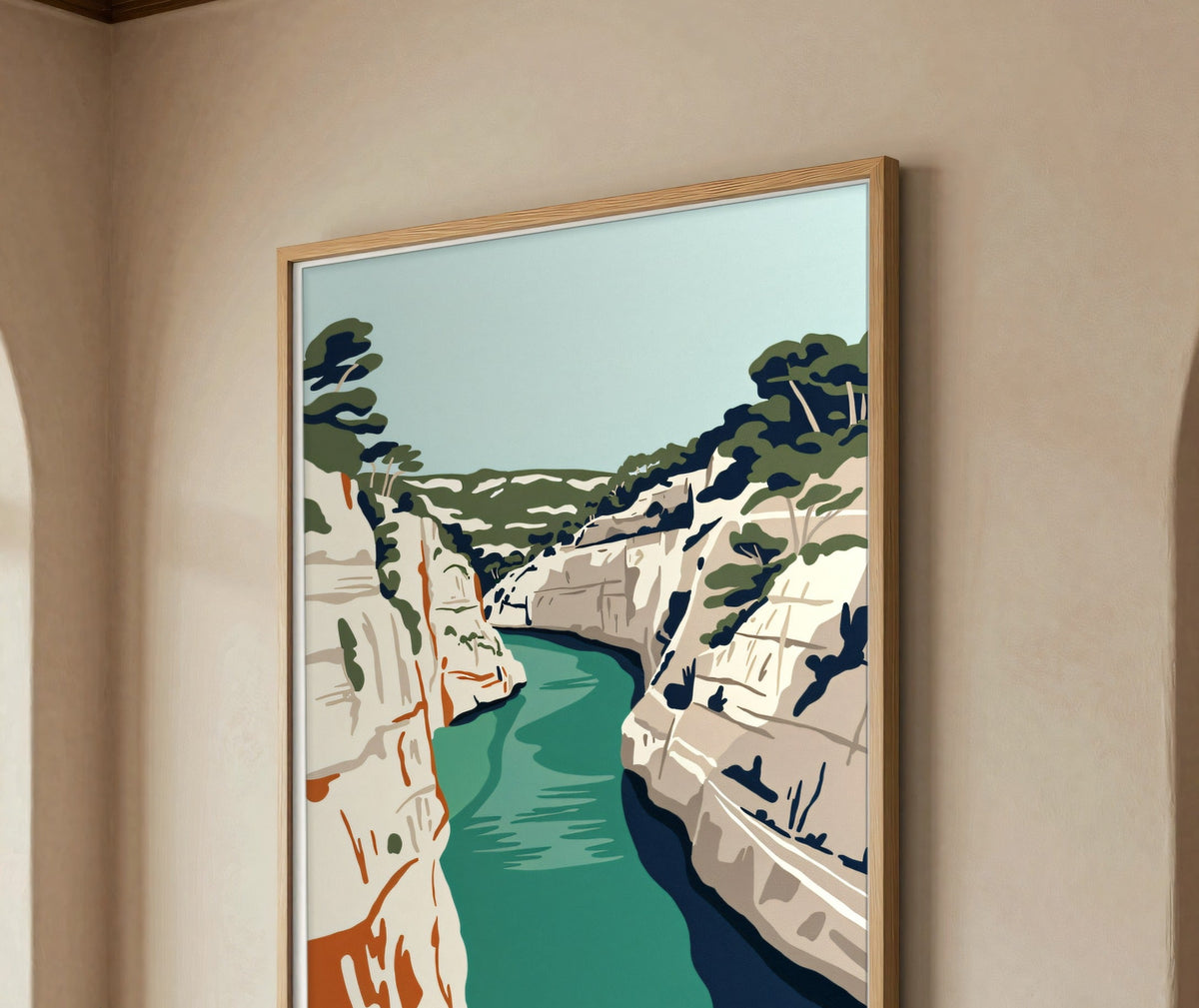 Toile encadree de la Galerie OSTRO au-dessus d'un banc en bois